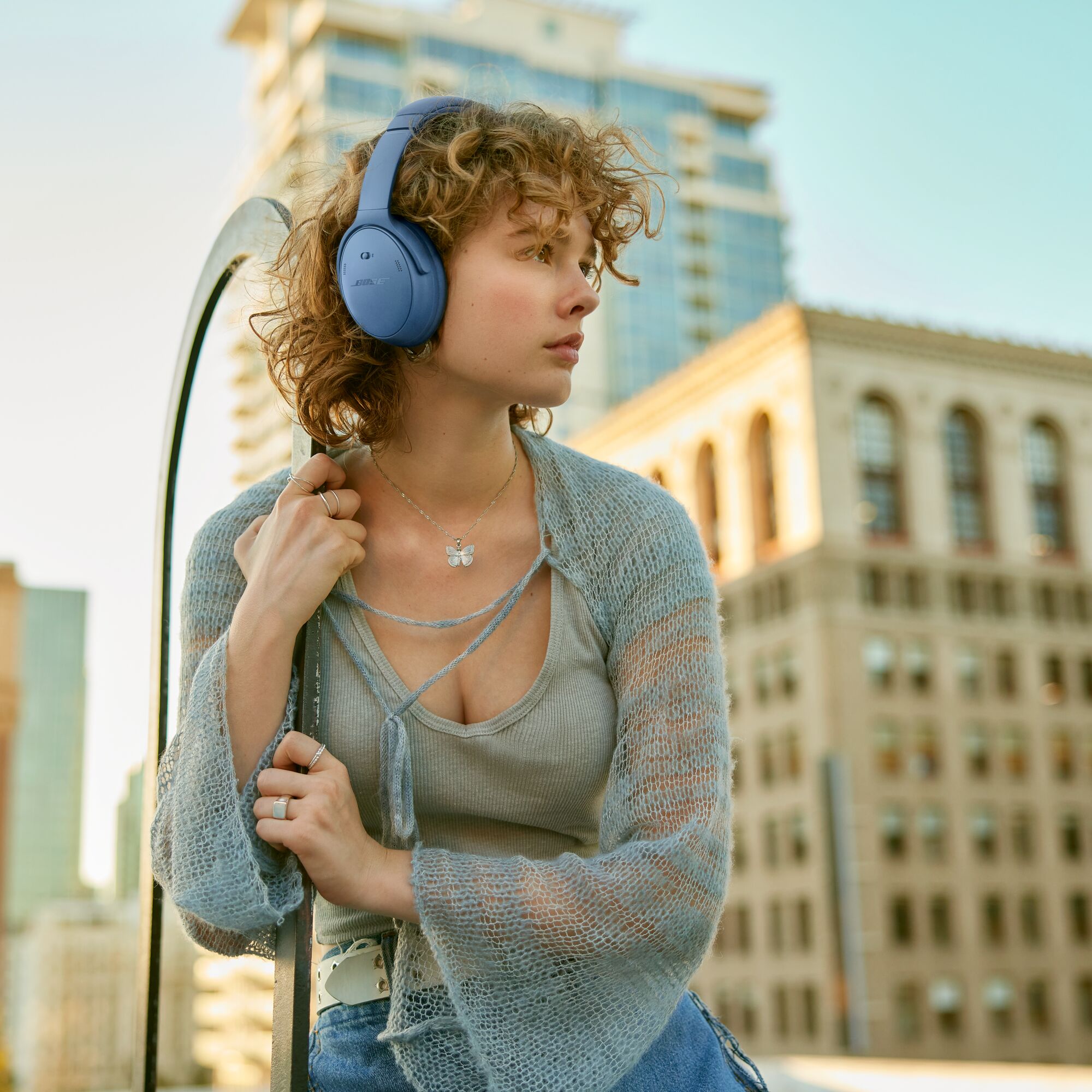 אוזניות ביטול רעשים אלחוטיות Bose QuietComfort Headphones צבע כחול ג'ינס QCHPBD	